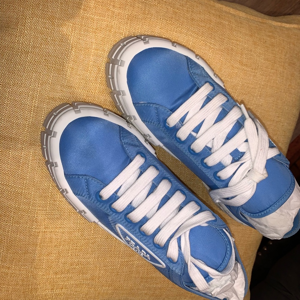 I am selling Women’s Prada sneakers brand new - Picture 3 of 6